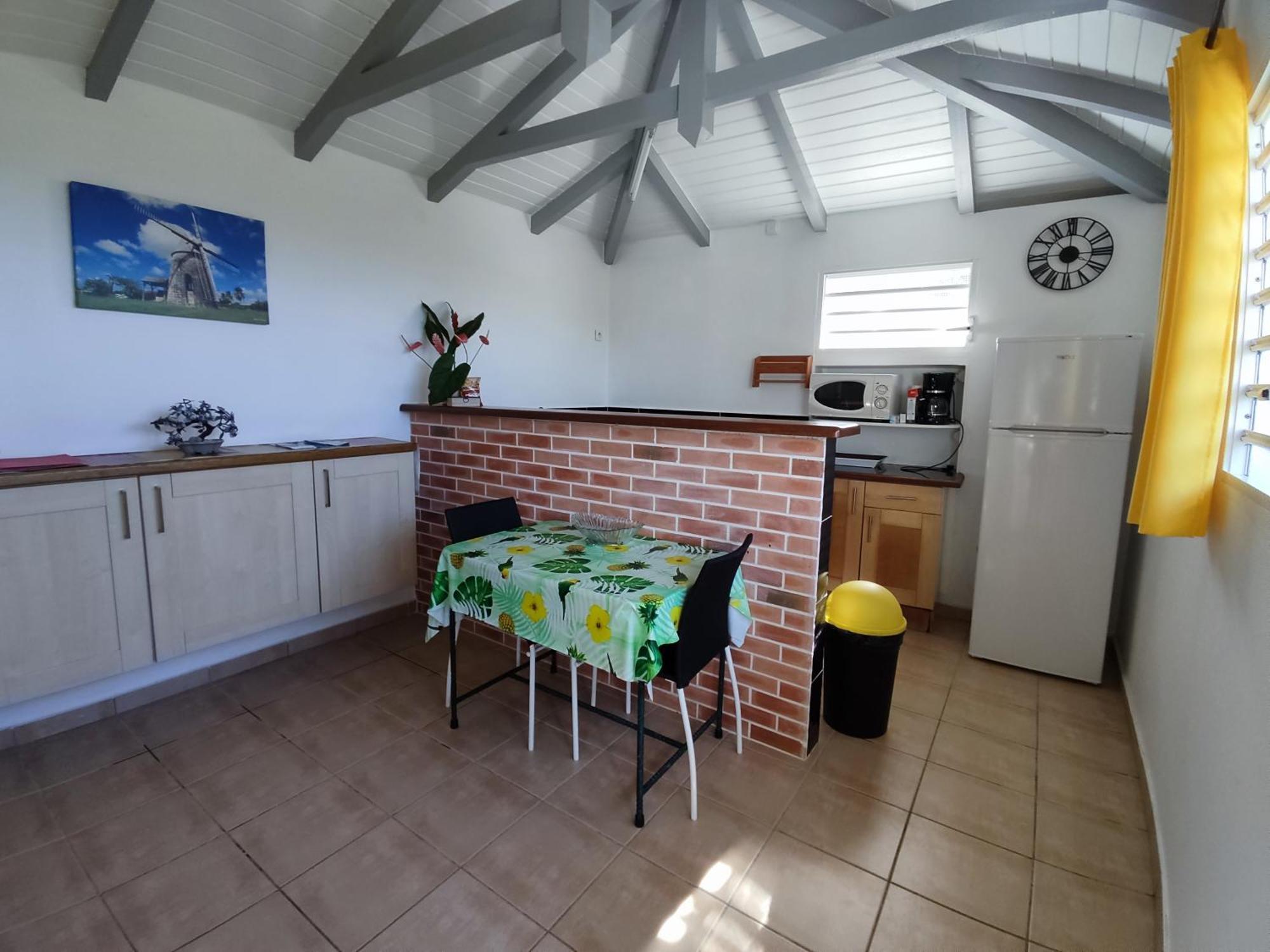 Bungalow With Sea View In Десе Номер фото